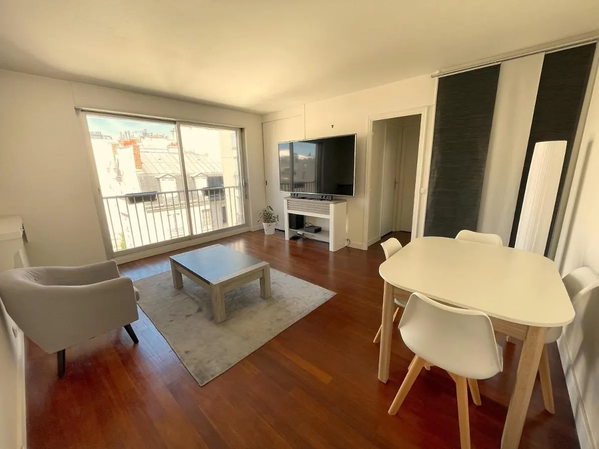 Champs Elysees Et Parc Monceau : Charmant Logement Lumineux Apartment Paris France